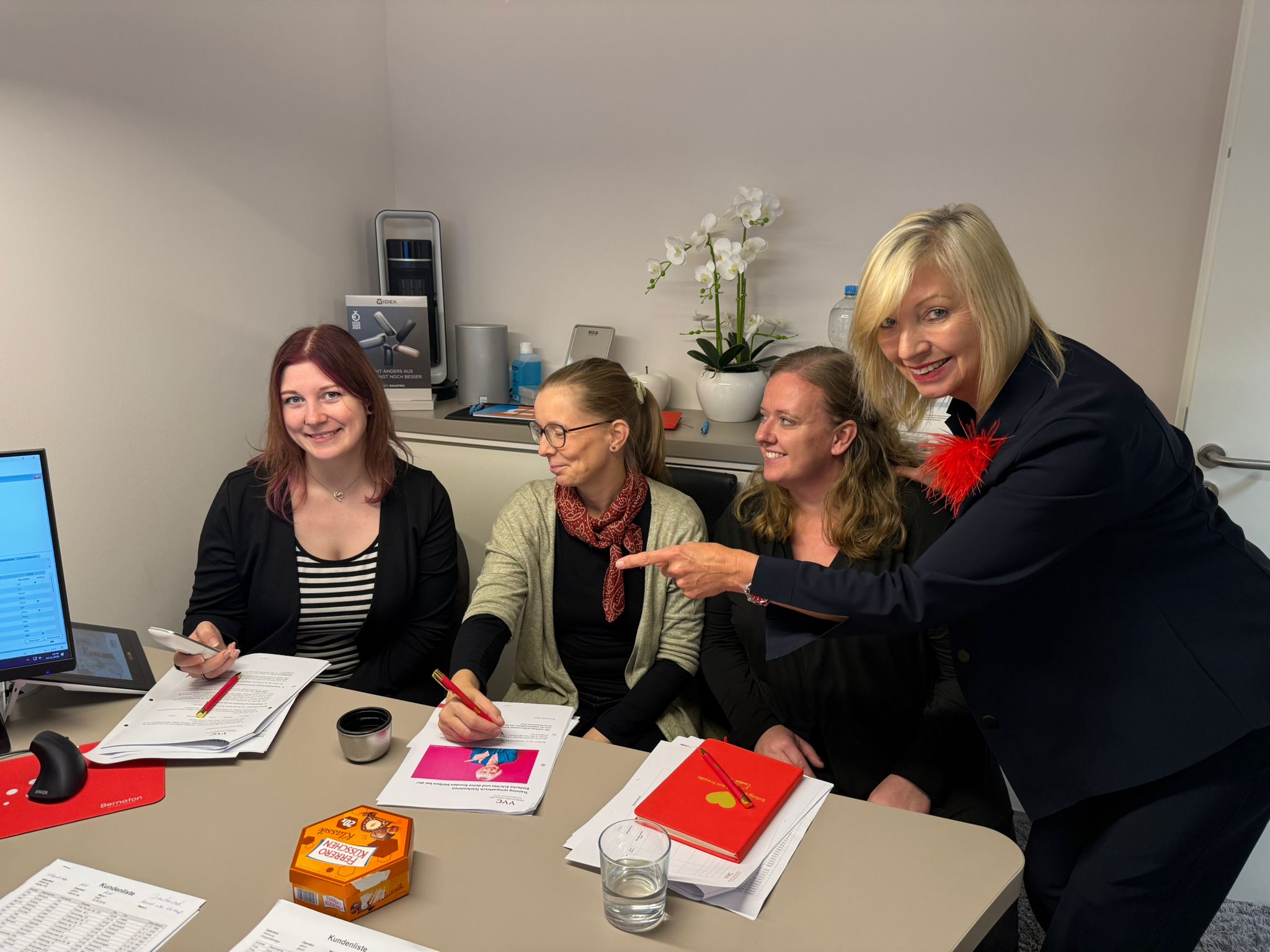 Veronika mit Team beim Coaching